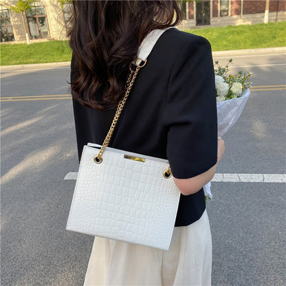 Versatile And Fashionable Commuting Chain Armpit Bag 2023 Early Spring New Style Textured Single Shoulder Crossbody Bag Large Capacity Small Square Bag