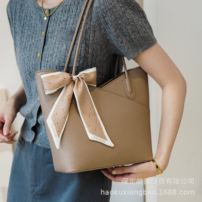 Simple All-match Large Capacity Bag For Women 2023 New Autumn And Winter Retro Fashion Bucket Bag Niche Commuter Shoulder Bag