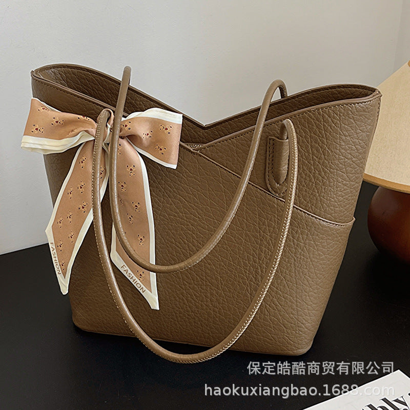 Simple All-match Large Capacity Bag For Women 2023 New Autumn And Winter Retro Fashion Bucket Bag Niche Commuter Shoulder Bag